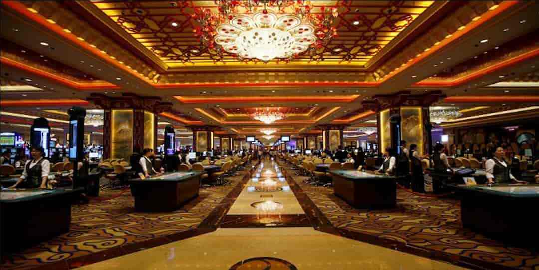 Golden Castle Casino and Hotel có số lượng bàn game khổng lồ 