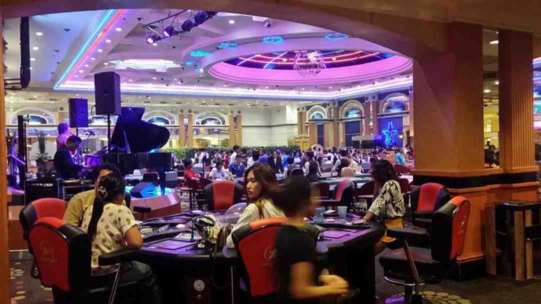 Tại Holiday Palace Resort & Casino luôn rất nhộn nhịp